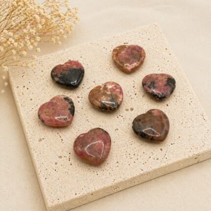Mineral Rodonita en forma de corazón