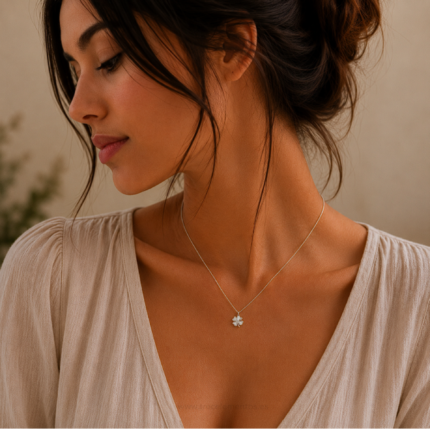 Collar de acero inoxidable con trébol de 4 hojas plateado