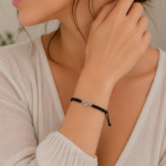 Pulsera ajustable con simbolo Flor de Loto en acero inoxidable