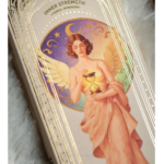 Caja de Incienso Tarot Ángeles Fuerza Interior Sagrada Madre