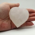 Corazón de Sal Blanca del Himalaya 8 cm – Limpieza · Protección · Equilibrio