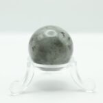 Esfera de piedra luna con reflejos naturales