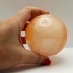 Esfera de Selenita Naranja 8 cm – Vitalidad · Limpieza · Equilibrio - Imagen 3