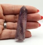 Detalle de vetas y transparencias en punta de fluorita morada