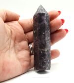 Punta de lepidolita para calma y equilibrio emocional