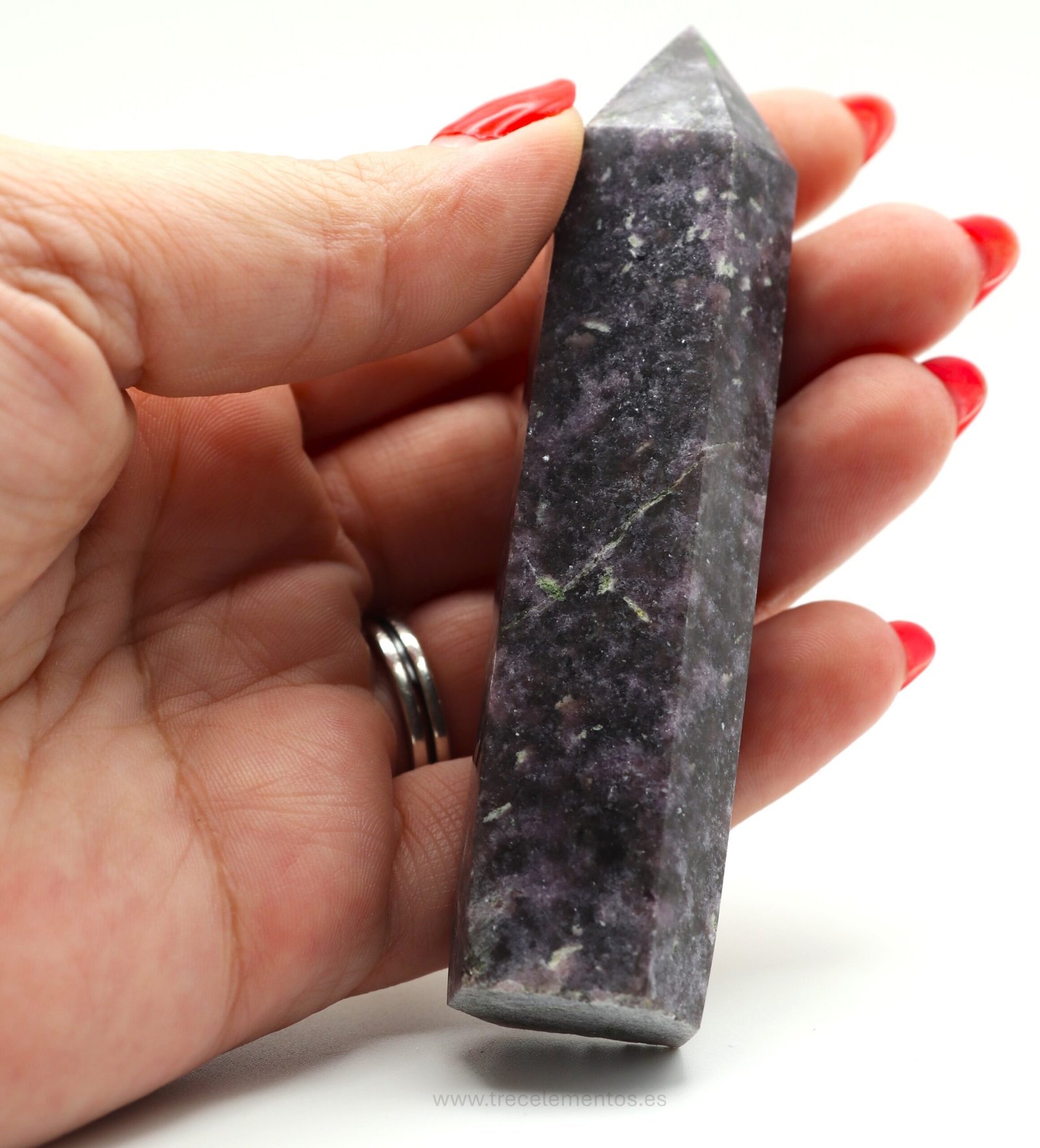PUNTA LEPIDOLITA 8-9CM_MANO2 Lepidolita violeta natural en punta de 8–9 cm