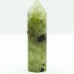 Punta de prehnita verde natural Trece Elementos