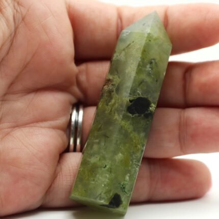 Punta mineral de prehnita verde pieza única