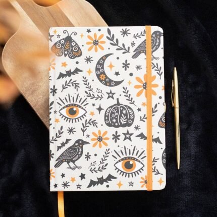 Cuaderno Frightful Folk con motivos místicos y goma naranja