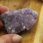 Drusa de amatista natural con tonos violetas