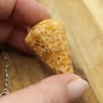 Péndulo de cuarzo sanador dorado para radiestesia