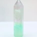 Punta de fluorita natural de 7 a 8 cm