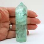 Punta de fluorita verde natural de 7 a 8 cm